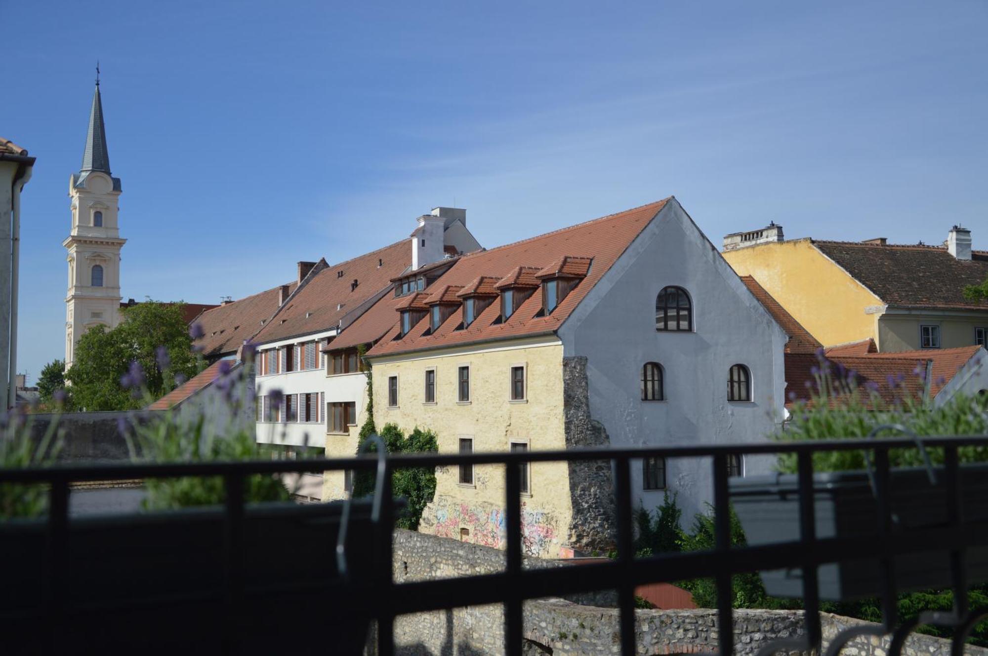 V62 Studio Apartments- In The Downtown Sopron Zewnętrze zdjęcie