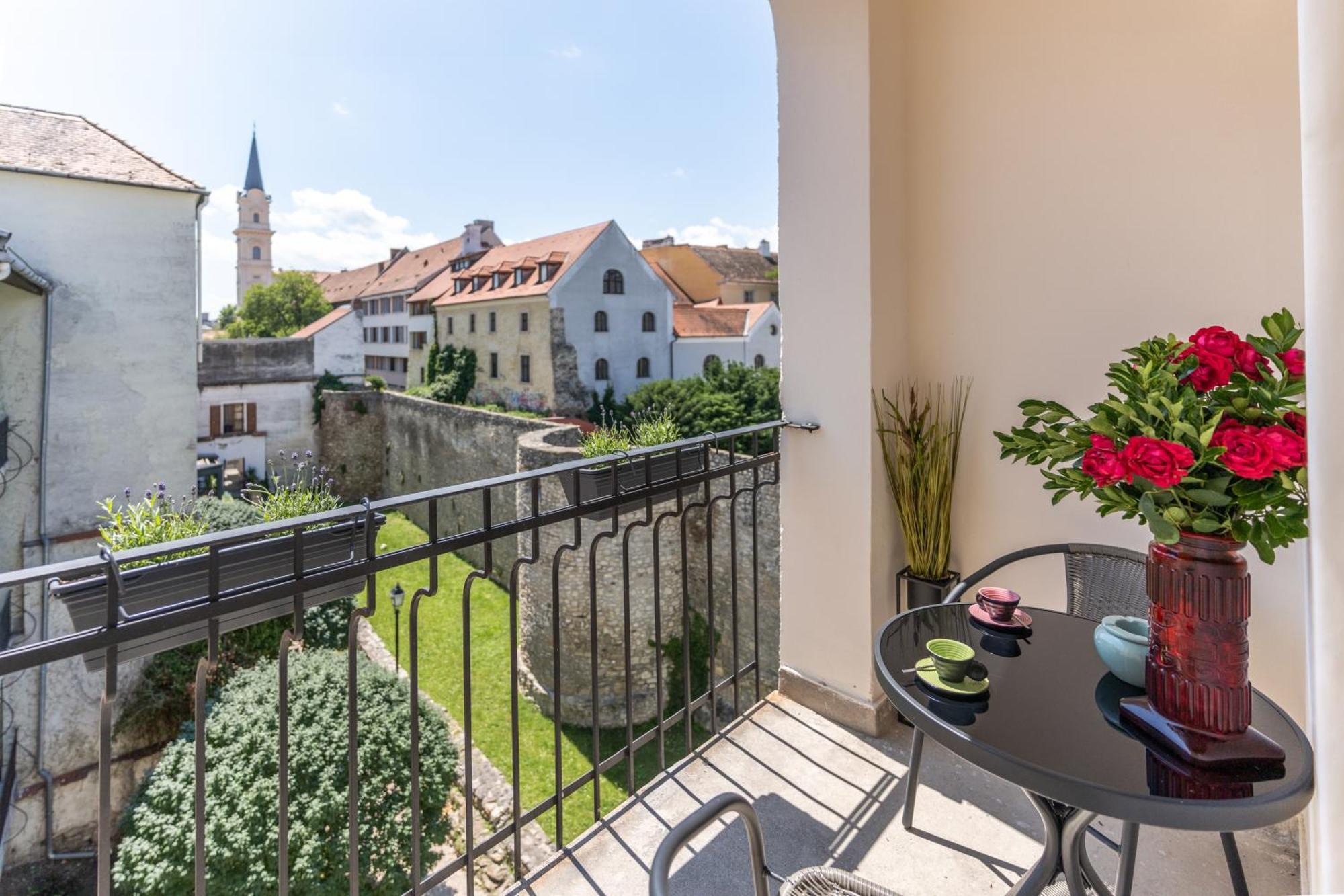 V62 Studio Apartments- In The Downtown Sopron Zewnętrze zdjęcie